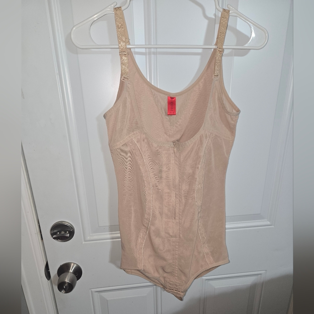 Women's Beige Sleeveless Top